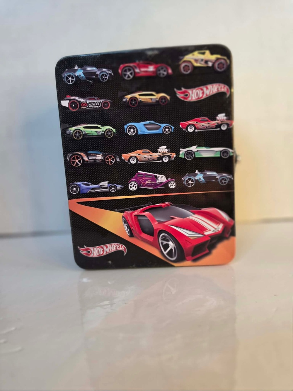 Hotwheels 18 car vintage tin